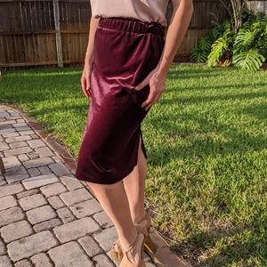 Ann Taylor burgundy velvet pencil skirt | Size 2P
